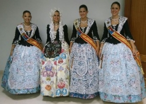 Ofrenda de flores en Cox