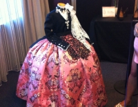 PRESENTACIÓN DE LOS TRAJES OFICIALES DE LAS FALLERAS MAYORES DE ELDA Y DAMAS DE HONOR 2013
