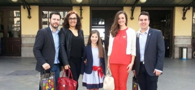 Las Falleras Mayores de Elda en la mascletá de las Fallas de Valencia