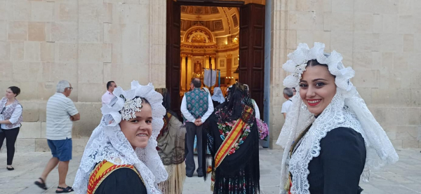 Ofrenda de flores en honor a San Juan Bautista