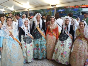 Ofrenda de flores en honor a la Virgen del Remedio