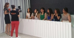 Entrevista en TeleElda a las candidatas a FF.MM. y Damas de Honor